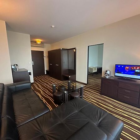 Hotel Business Faltom Gdynia Румя Экстерьер фото