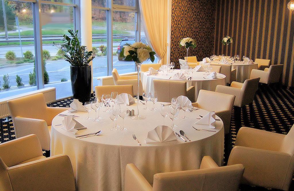 Hotel Business Faltom Gdynia Румя Экстерьер фото