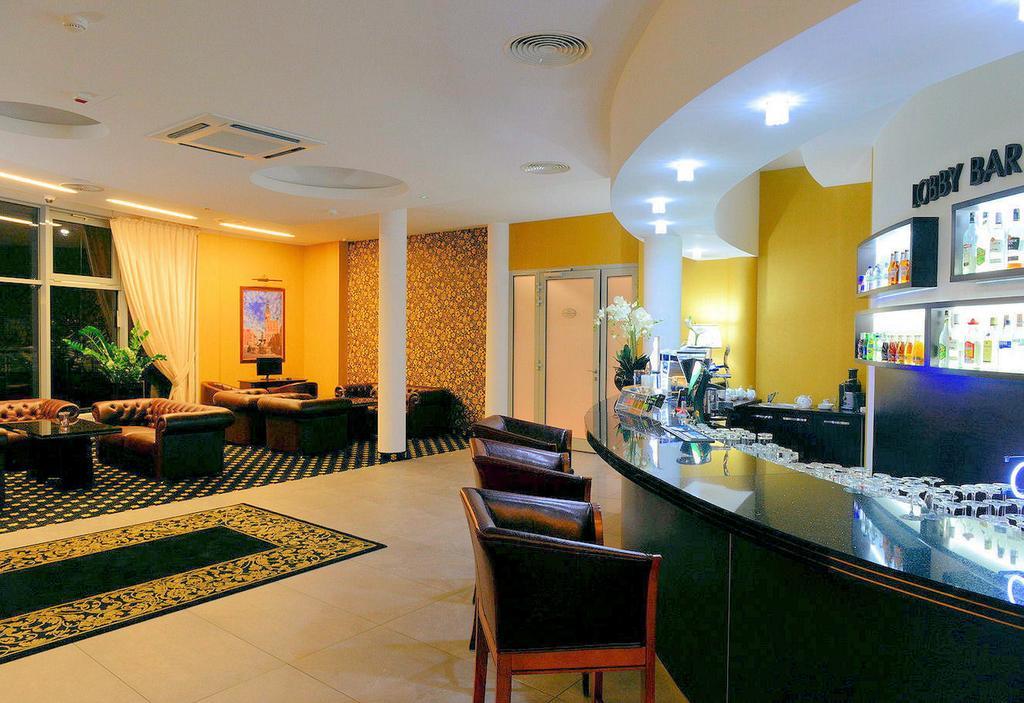 Hotel Business Faltom Gdynia Румя Экстерьер фото