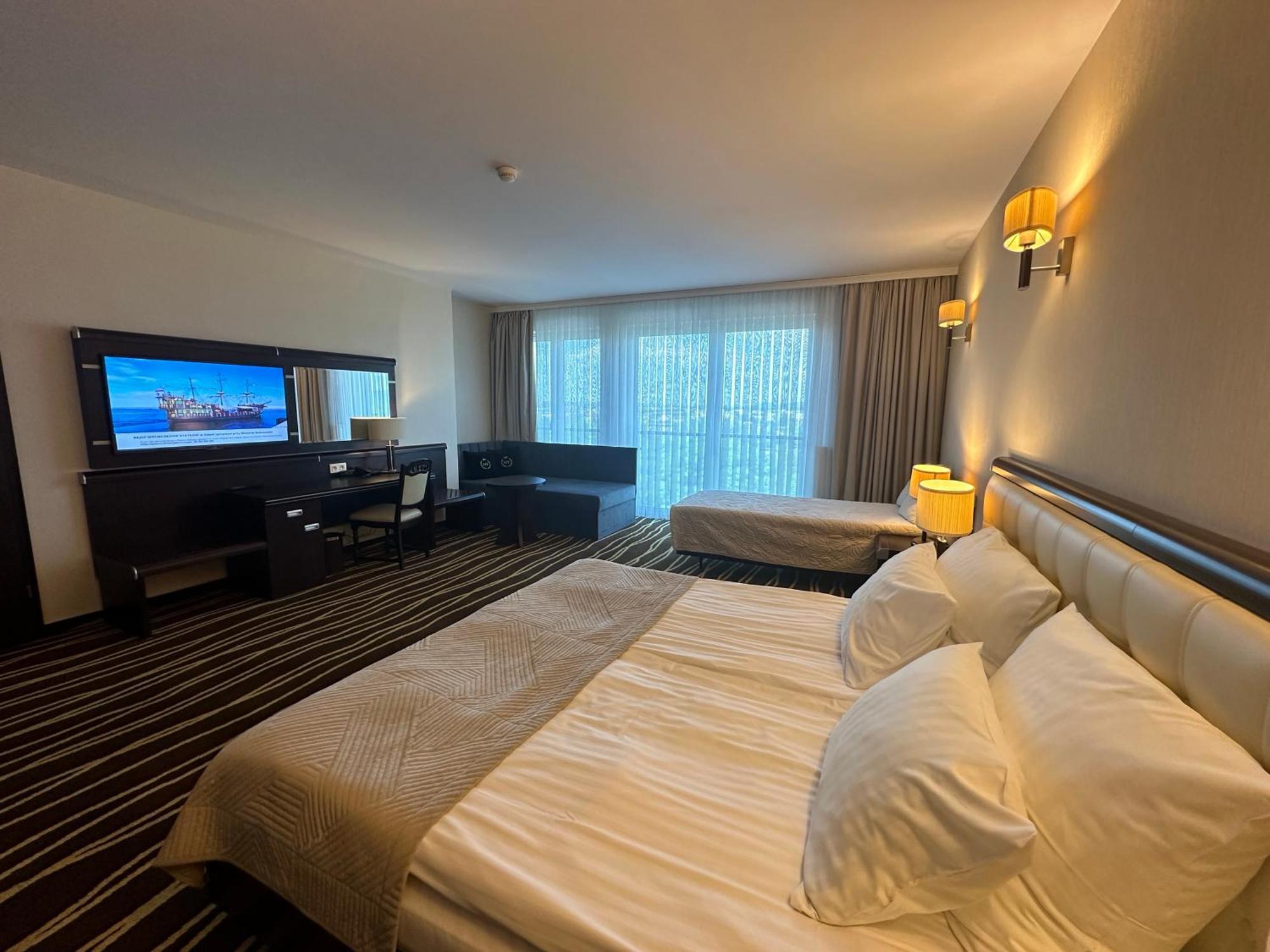 Hotel Business Faltom Gdynia Румя Экстерьер фото
