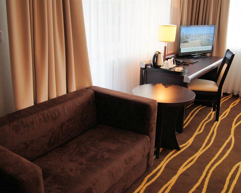 Hotel Business Faltom Gdynia Румя Экстерьер фото