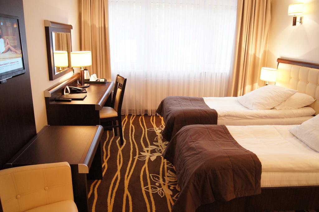 Hotel Business Faltom Gdynia Румя Экстерьер фото