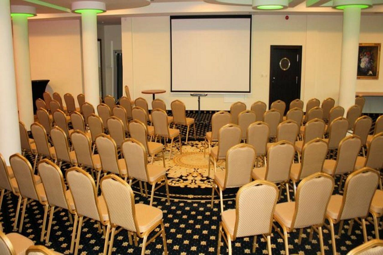 Hotel Business Faltom Gdynia Румя Экстерьер фото
