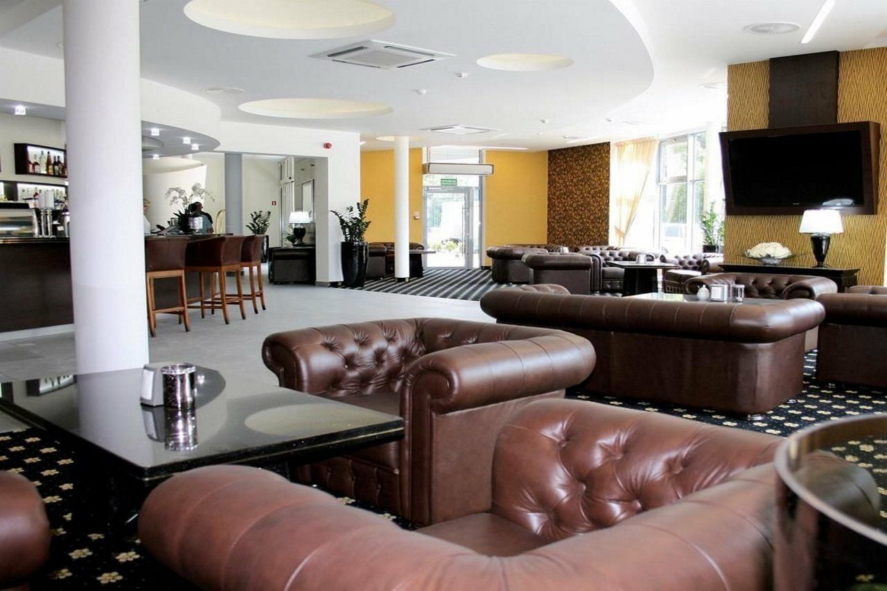 Hotel Business Faltom Gdynia Румя Экстерьер фото