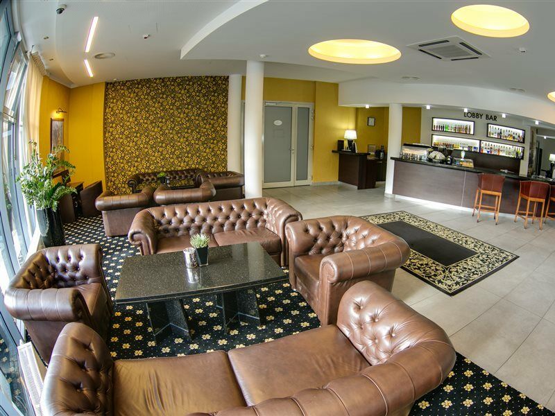 Hotel Business Faltom Gdynia Румя Экстерьер фото